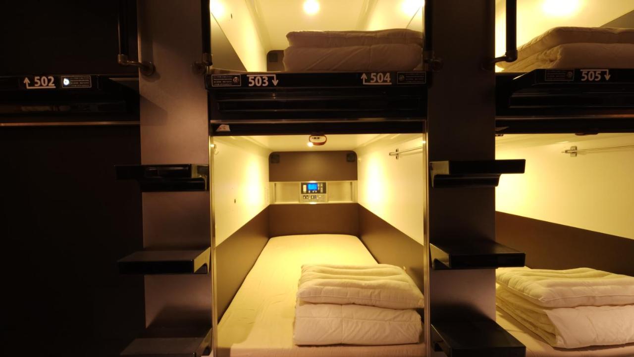 Acro Capsule Hotel Namba Dotonbori Osaka Esterno foto